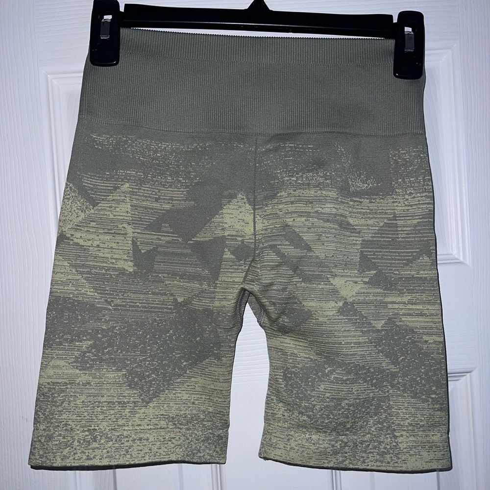 Like New Gymshark Adapt Ombre Seamless Shorts
